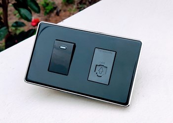 Ổ cắm đa năng mặt kính cường lực 